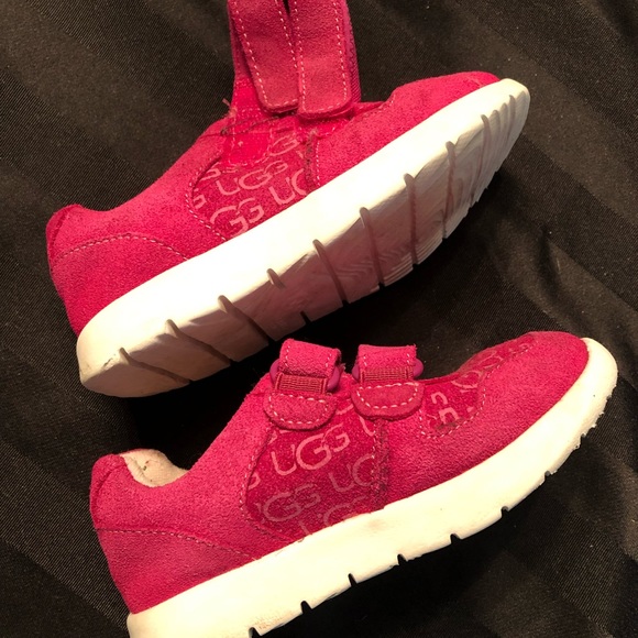 EUC UGG runners - Picture 1 of 7